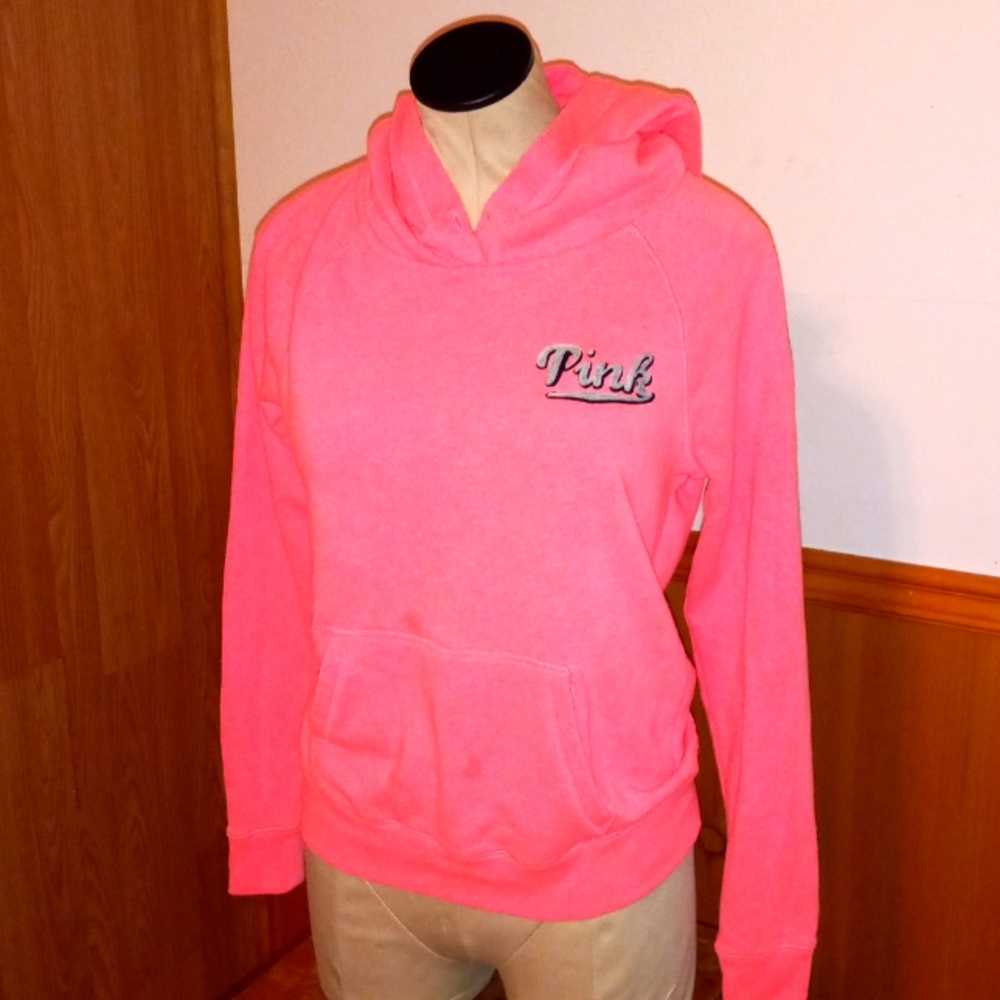 Hooded sweat shirt.